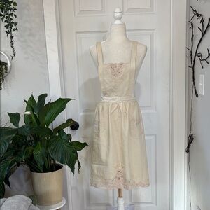NWOT Embroidered Linen Apron